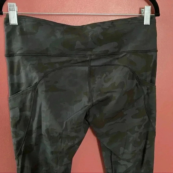 Lululemon Women's Fast HR Crop Camo - Picture 10 of 12